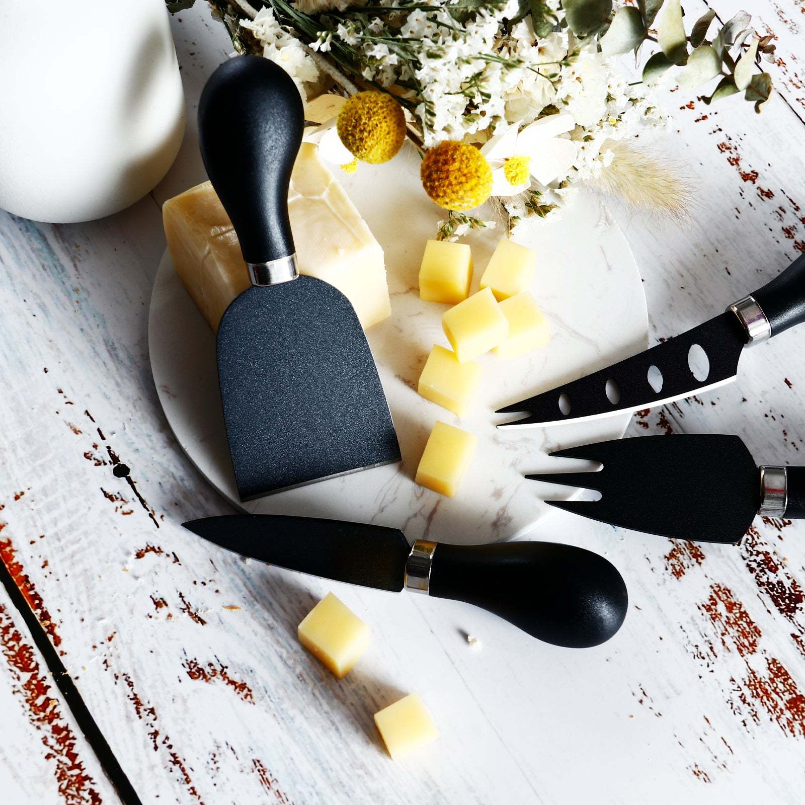 {Hecef Kitchenware}{knife}{cheese board}