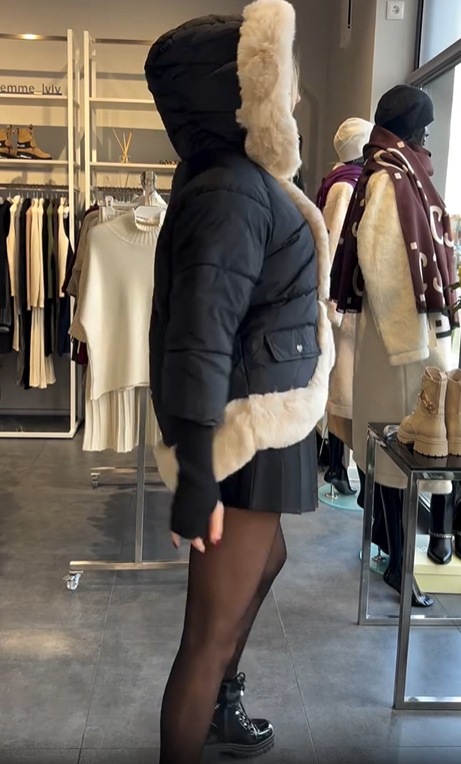 Short-length fur-trimmed button-down coat