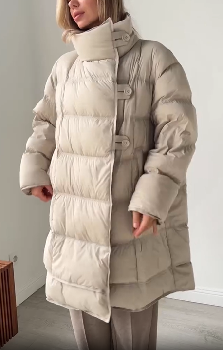 Adjustable buckle-fastening down jacket