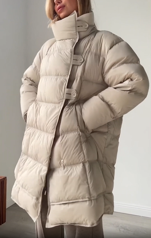 Adjustable buckle-fastening down jacket