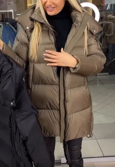 Black Loose-fitting hooded down jacket with practical pockets