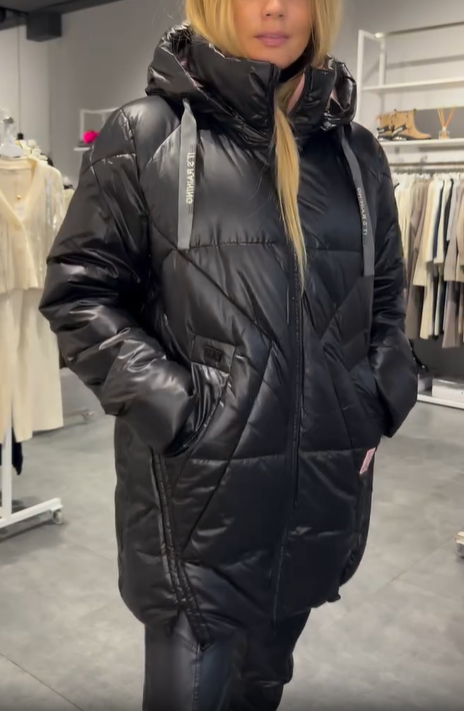 Diamond-Quilted Hooded Puffer Coat with Contrast Details