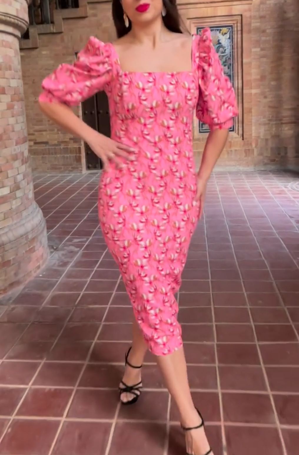 Puff-sleeve printed dress