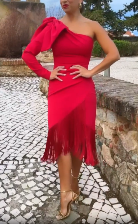 Red One-Shoulder Long-Sleeve Bow Fringe Dress
