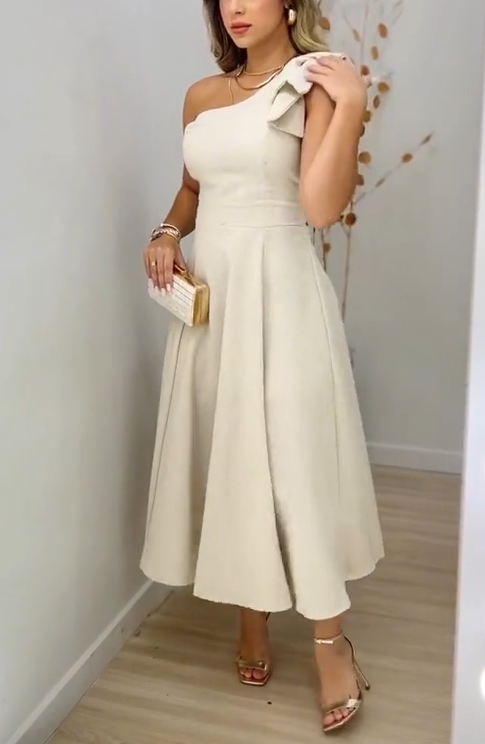 Classic dress with bow