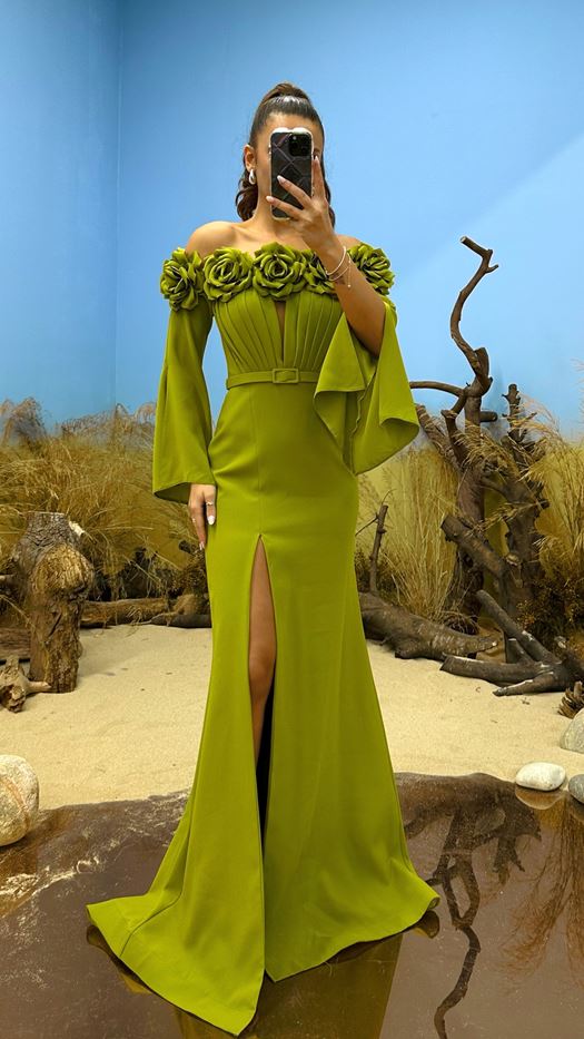 Rose Detail Design Evening Dress on the Chest