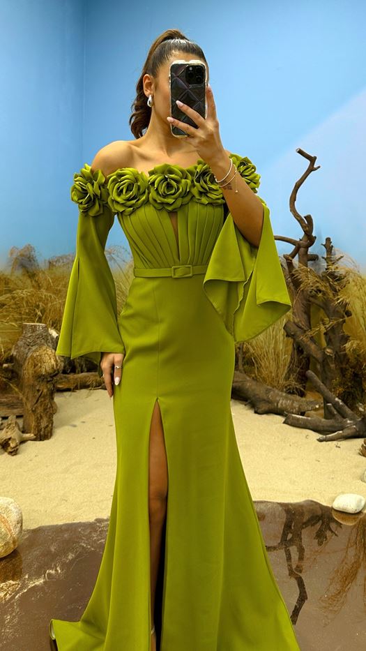 Rose Detail Design Evening Dress on the Chest