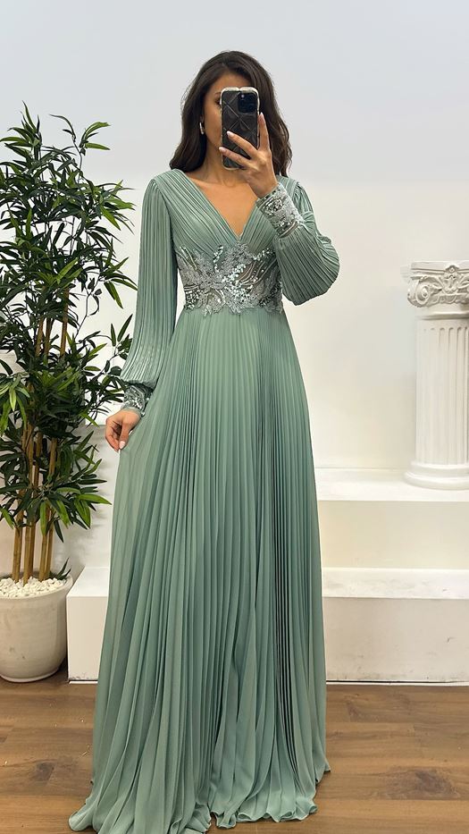 V-Neck Waist Embroidered Pleated Evening Dress