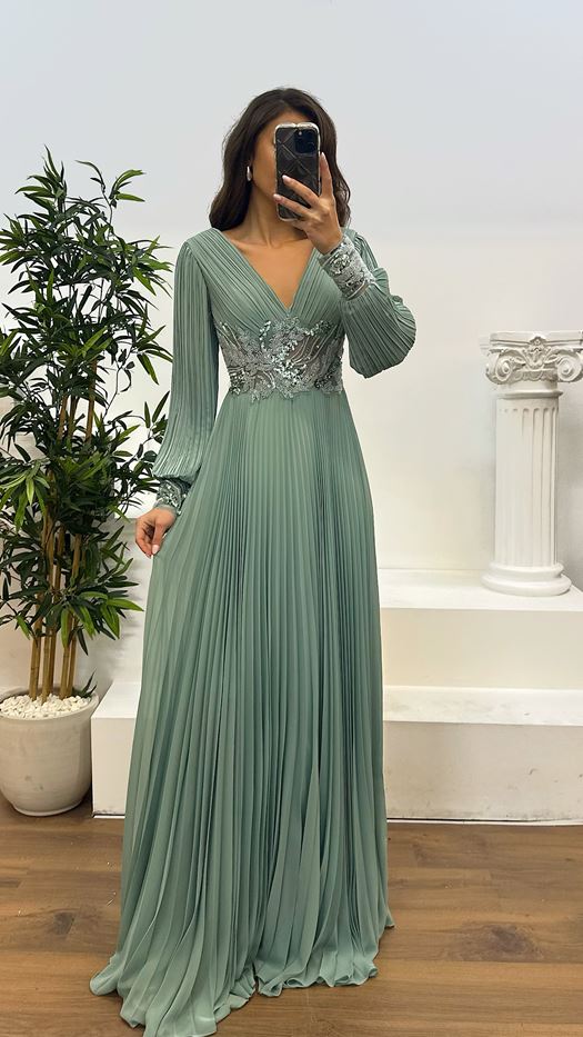 V-Neck Waist Embroidered Pleated Evening Dress