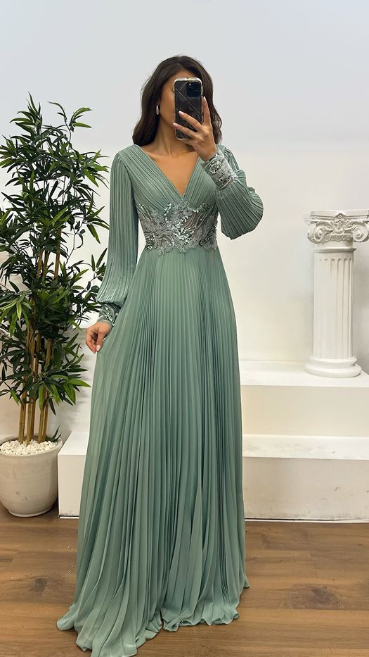 V-Neck Waist Embroidered Pleated Evening Dress