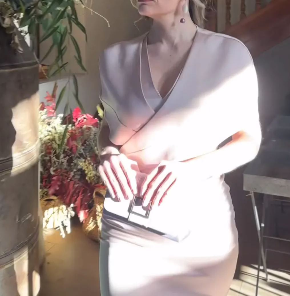 [Copy][Copy][Copy][Copy][Copy][Copy][Copy][Copy]Elegant Red Cape Midi Dress