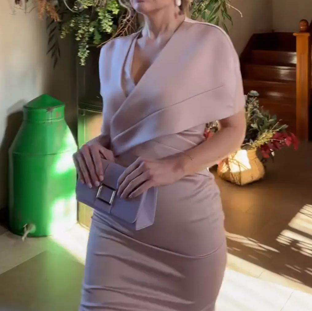 [Copy][Copy][Copy][Copy][Copy][Copy][Copy][Copy]Elegant Red Cape Midi Dress