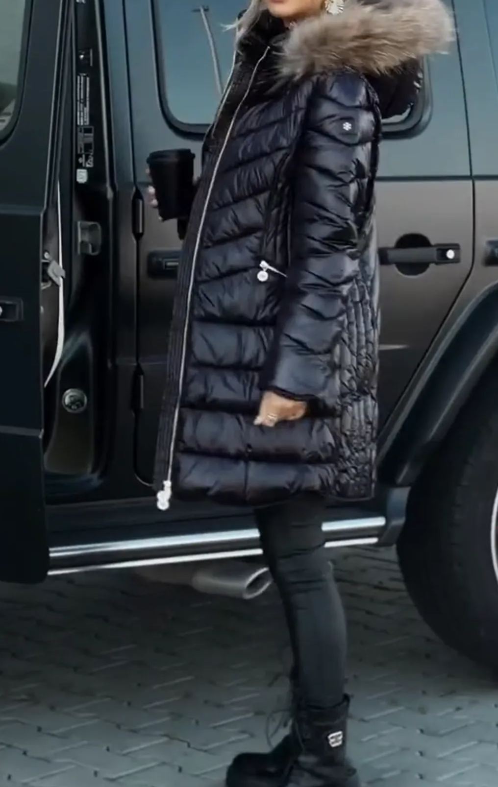 [Copy]Beige Parka with Luxurious White Faux Fur Lining