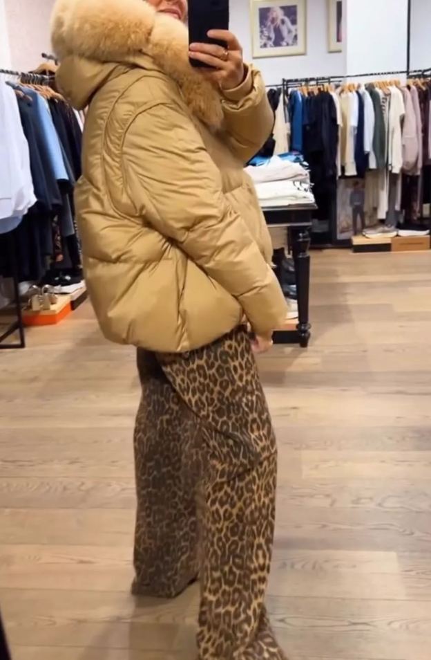 [Copy]Long Hooded Puffer Coat