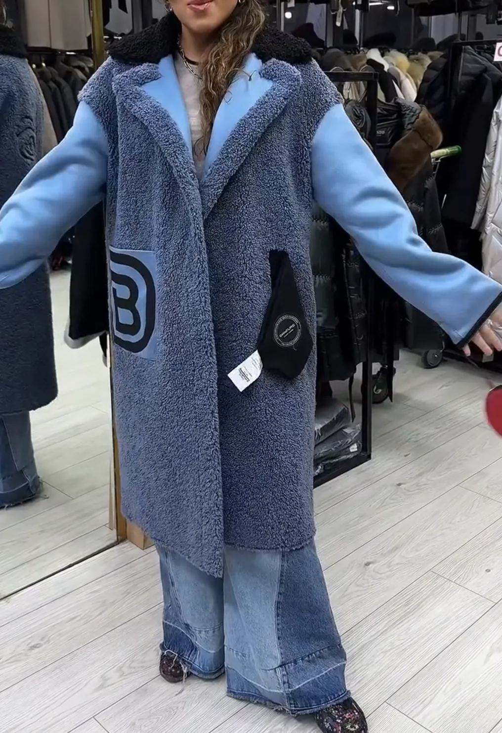 [Copy]Black Puffer Coat with Faux Fur Collar & Pocket Details