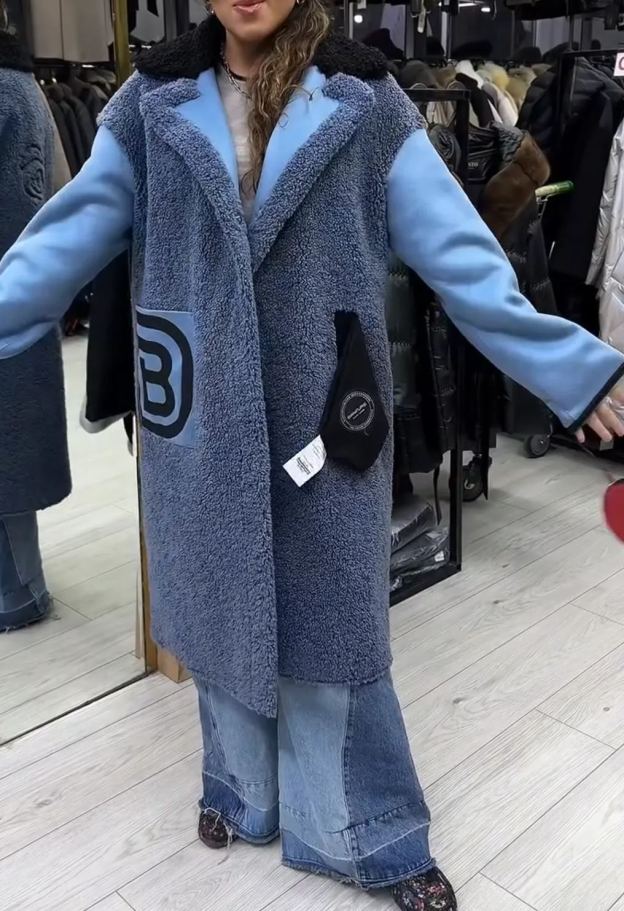 [Copy]Black Puffer Coat with Faux Fur Collar & Pocket Details