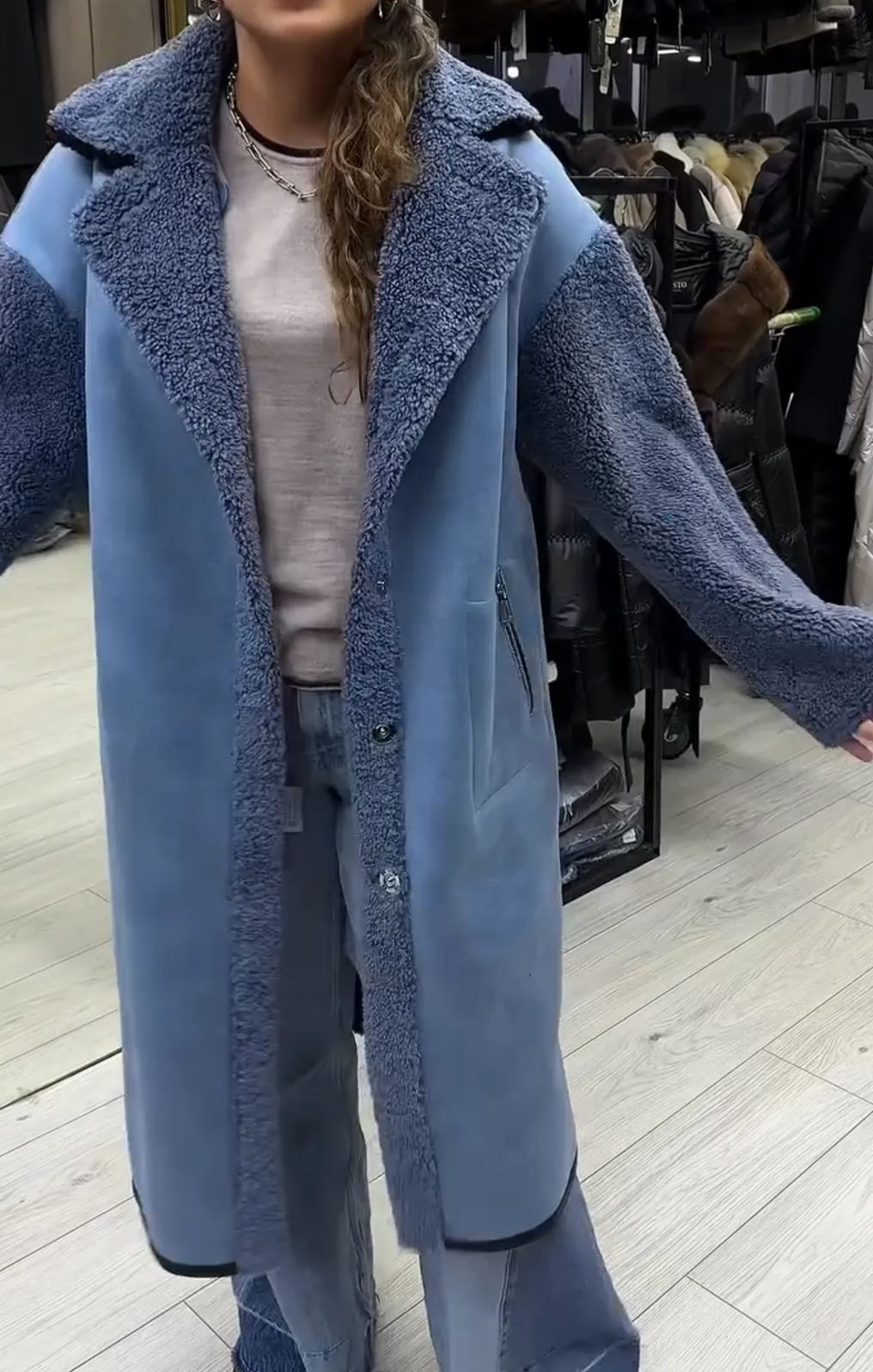 [Copy]Black Puffer Coat with Faux Fur Collar & Pocket Details