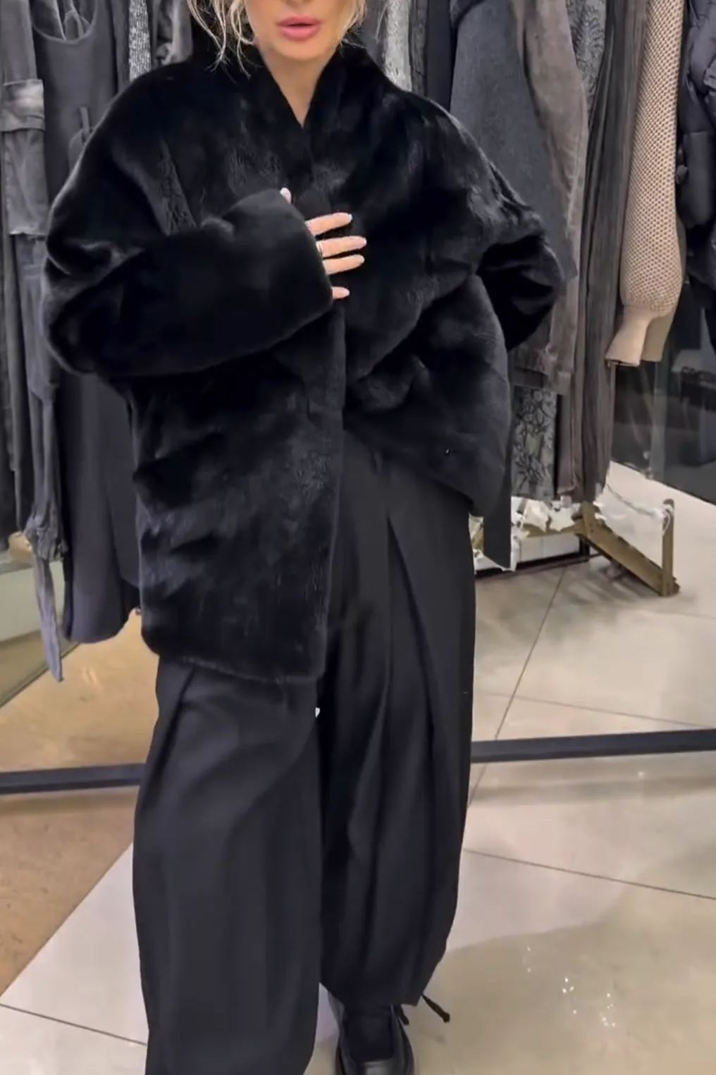 [Copy]Black Maxi Faux Fur Coat