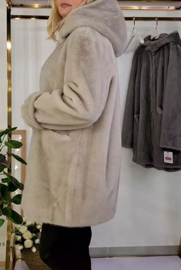 [Copy]Black Oversized Faux Fur Coat