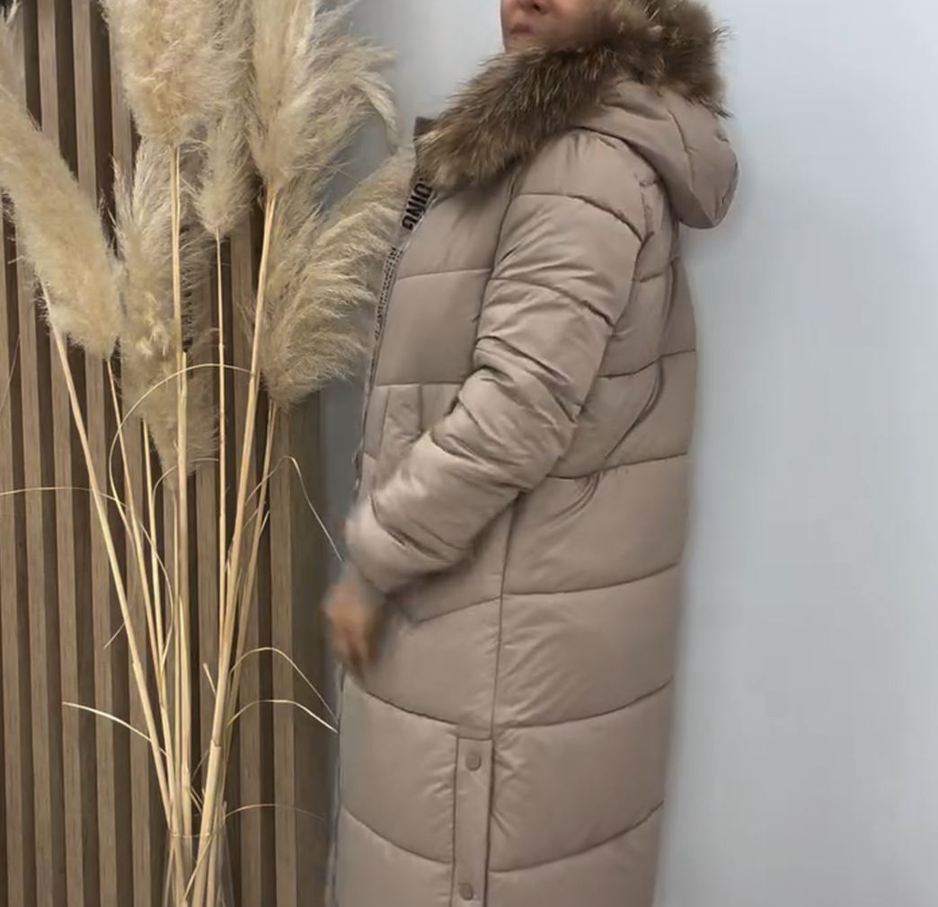[Copy]Beige Quilted Puffer Coat with Faux Fur Hood & Trim