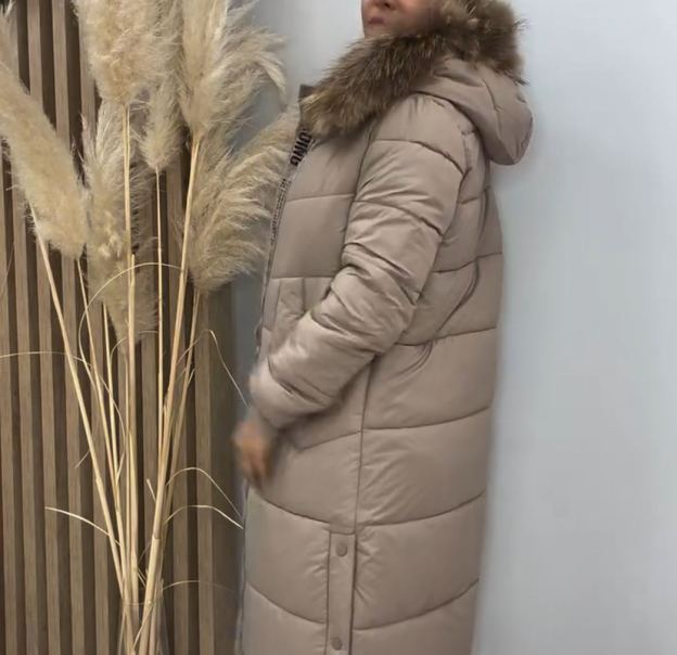 [Copy]Beige Quilted Puffer Coat with Faux Fur Hood & Trim