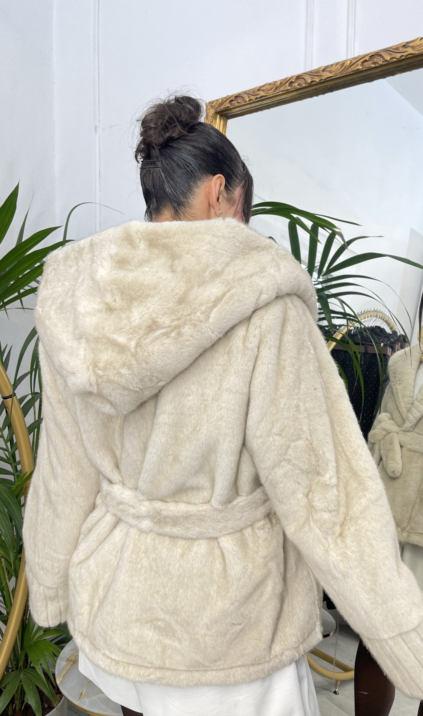 [Copy]Black Faux Fur Coat with Oversized Gray Fox Fur Collar