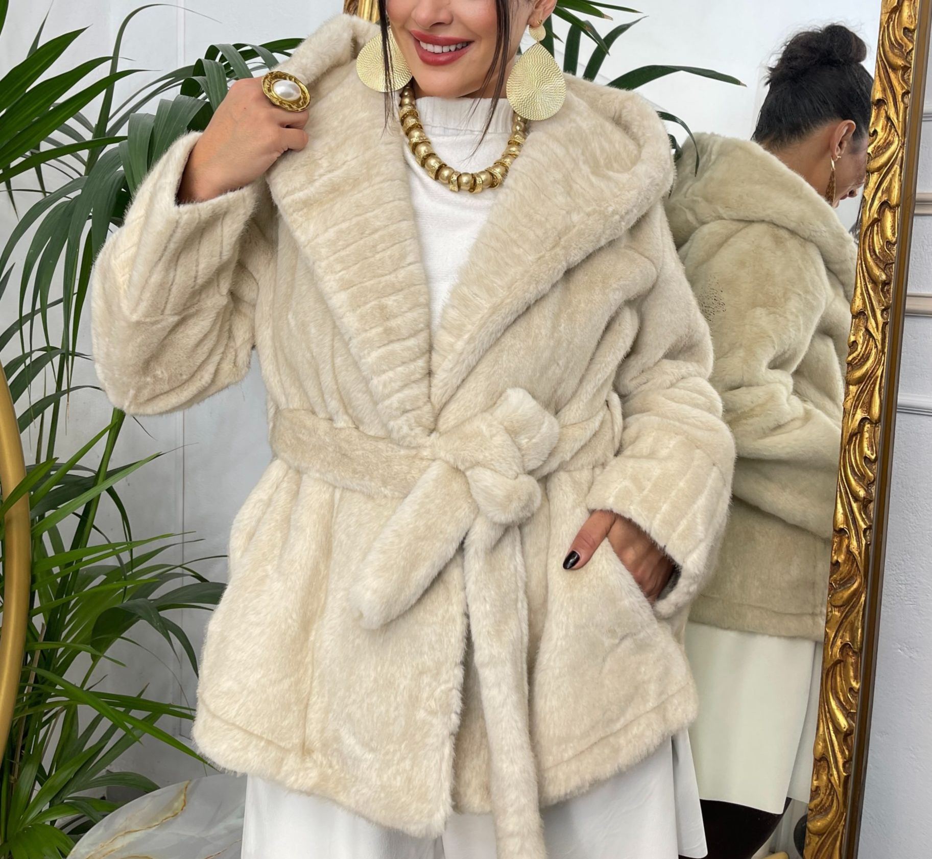 [Copy]Black Faux Fur Coat with Oversized Gray Fox Fur Collar
