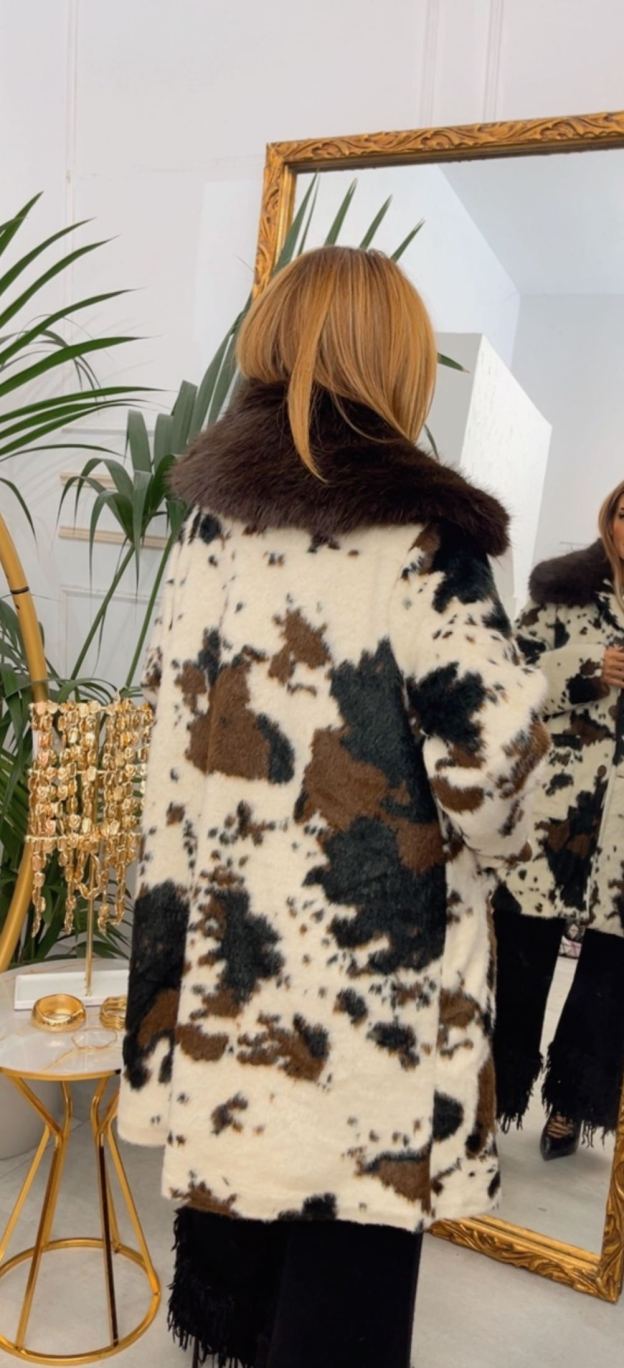 [Copy]Two-Tone Mixed Texture Hooded Jacket (Faux Fur + Quilted Design)