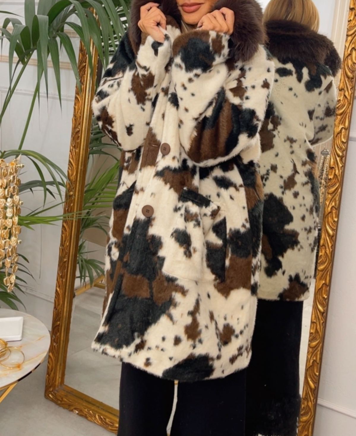 [Copy]Two-Tone Mixed Texture Hooded Jacket (Faux Fur + Quilted Design)