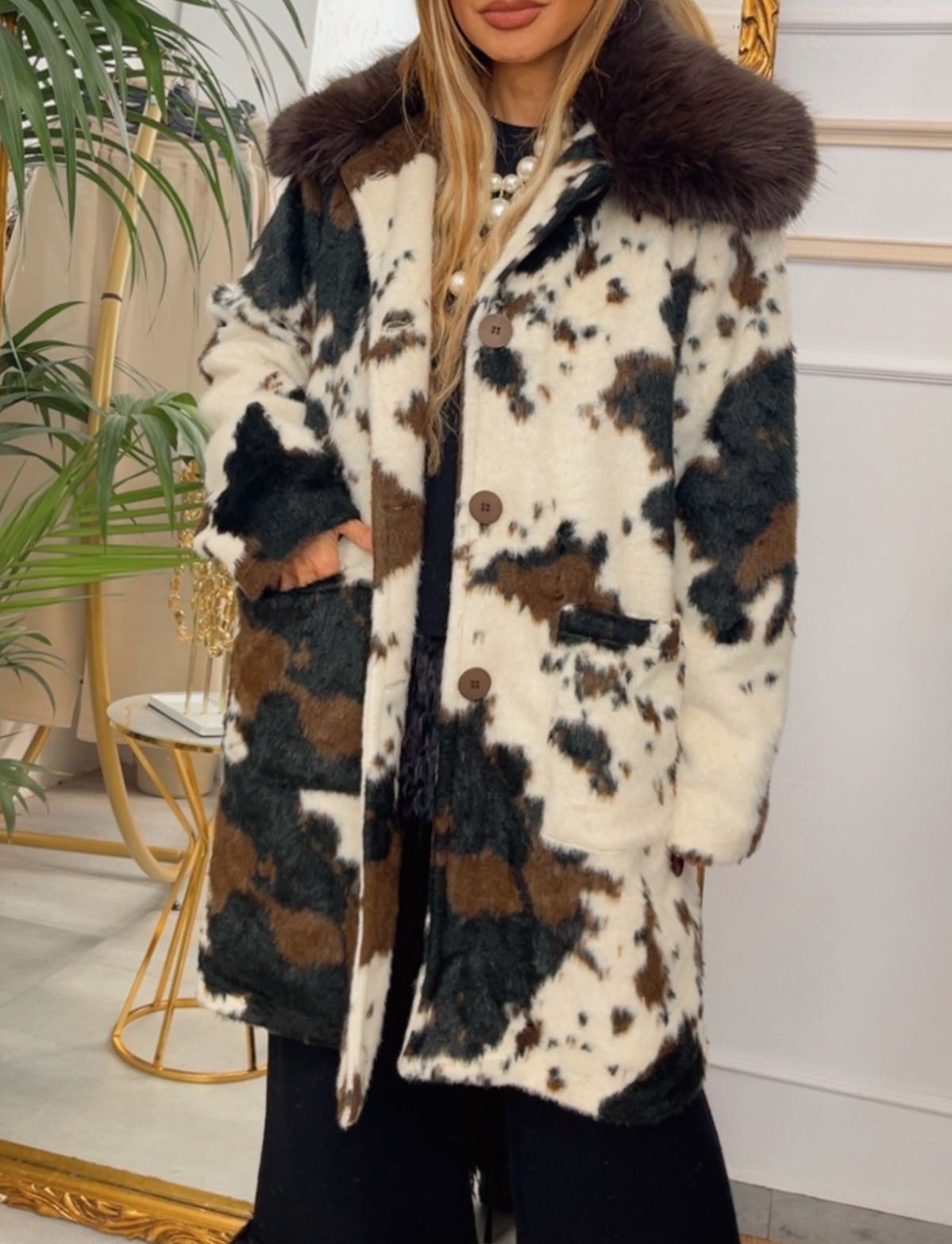 [Copy]Two-Tone Mixed Texture Hooded Jacket (Faux Fur + Quilted Design)