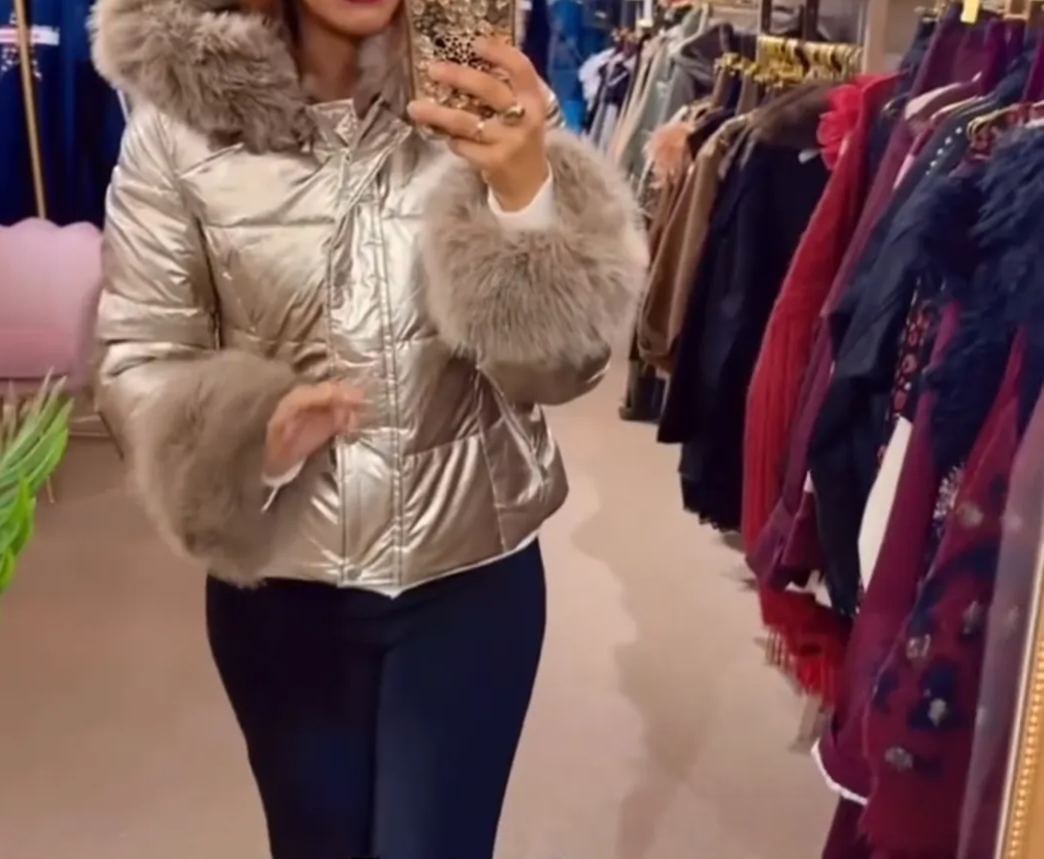 [Copy]Ivory Puffer Coat with Oversized Faux Fur Lapel Detail