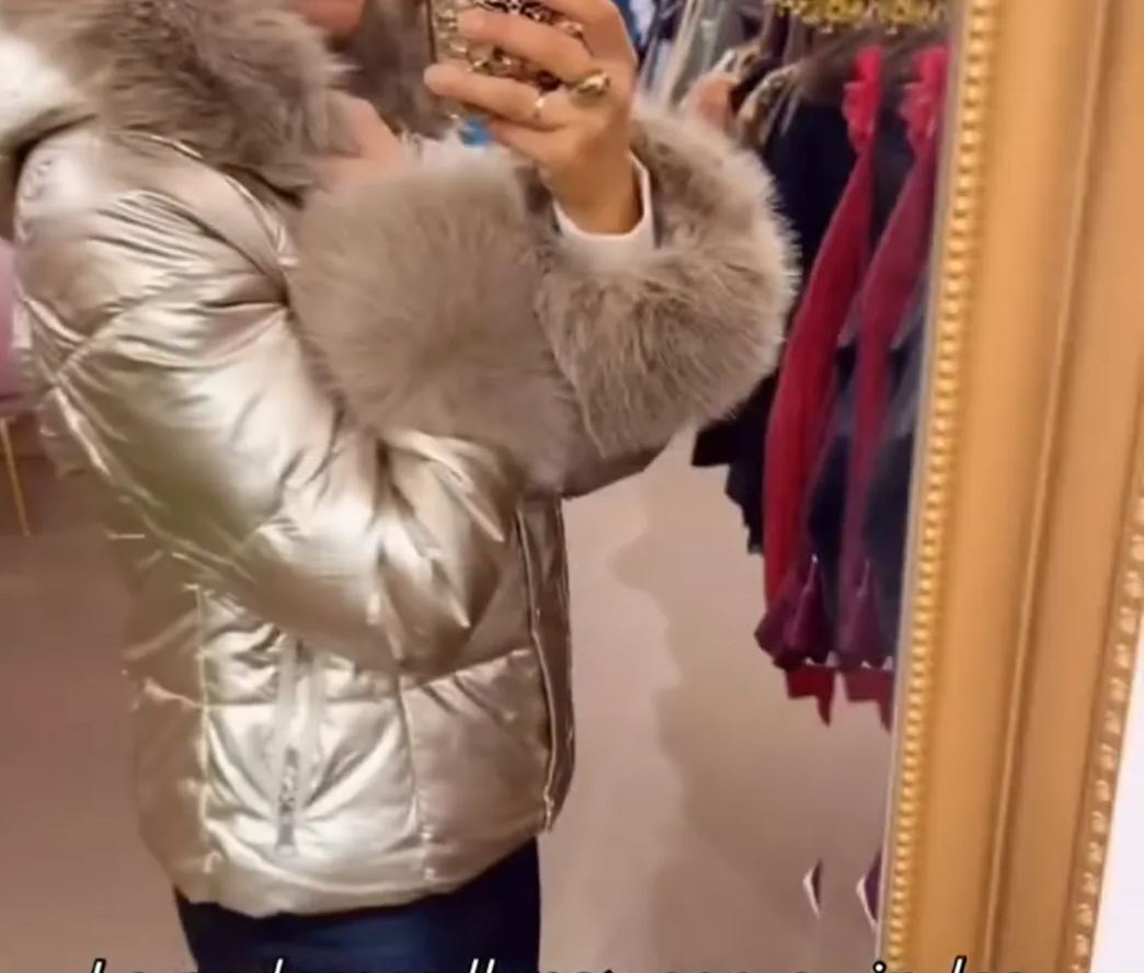 [Copy]Ivory Puffer Coat with Oversized Faux Fur Lapel Detail