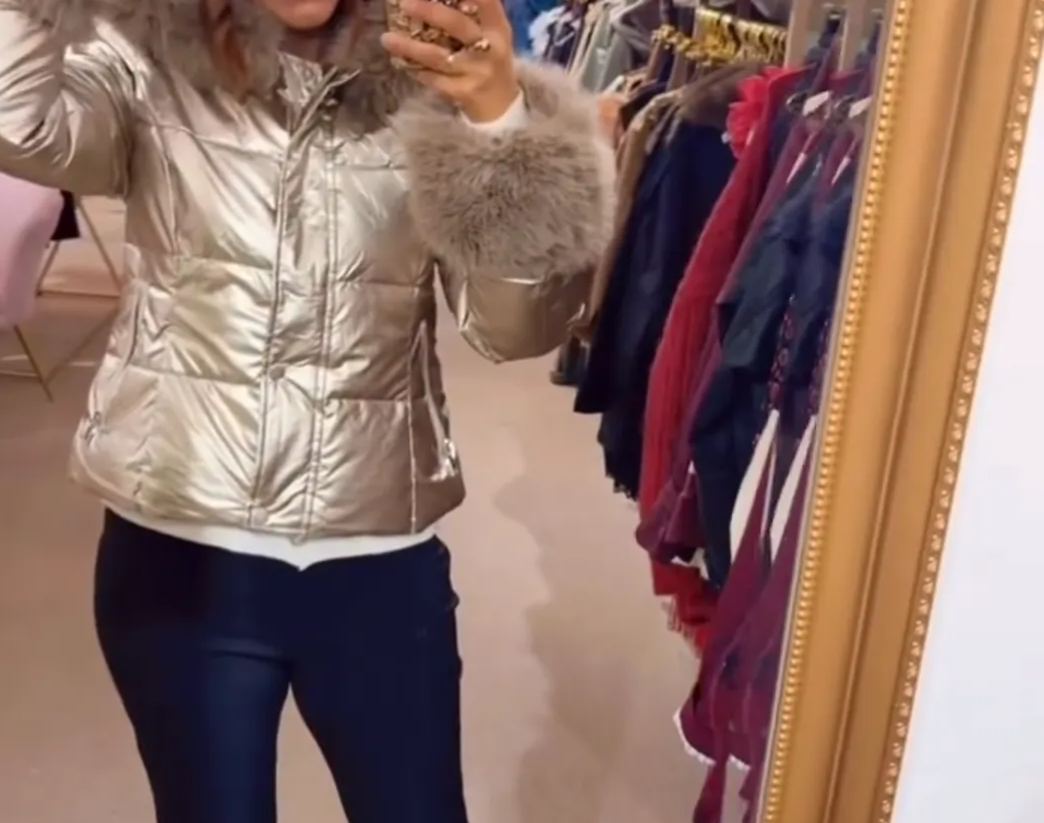 [Copy]Ivory Puffer Coat with Oversized Faux Fur Lapel Detail