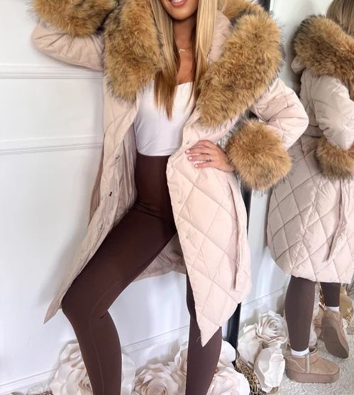 [Copy]Long down jacket with faux fur hood and adjustable cuffs