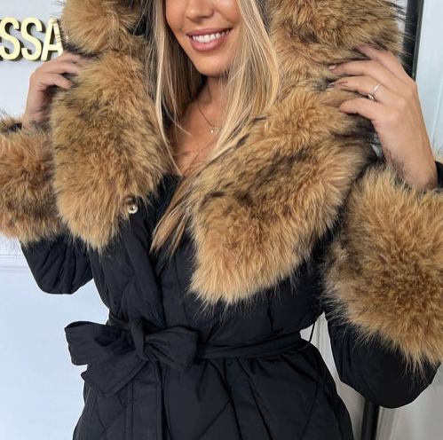 [Copy]Long down jacket with faux fur hood and adjustable cuffs