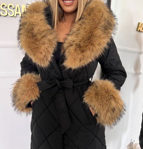 [Copy]Long down jacket with faux fur hood and adjustable cuffs