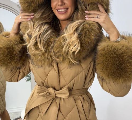 [Copy]Long down jacket with faux fur hood and adjustable cuffs