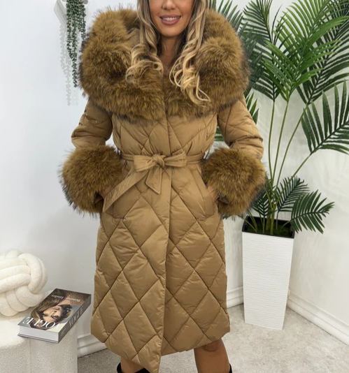 [Copy]Long down jacket with faux fur hood and adjustable cuffs