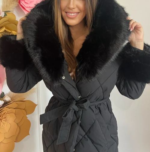 [Copy]Long down jacket with faux fur hood and adjustable cuffs