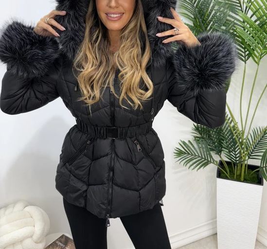 [Copy]Quilted down jacket with ultra faux fur hood and cuffs