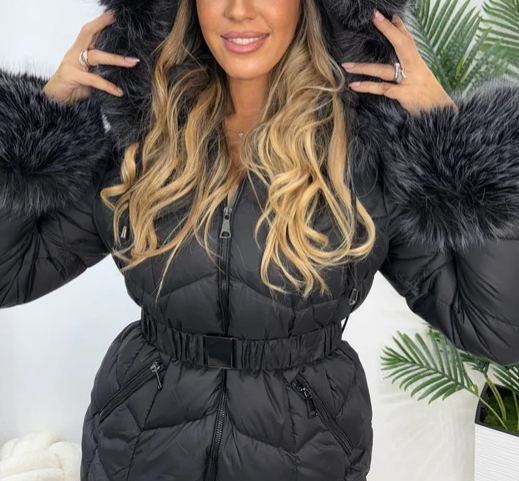 [Copy]Quilted down jacket with ultra faux fur hood and cuffs