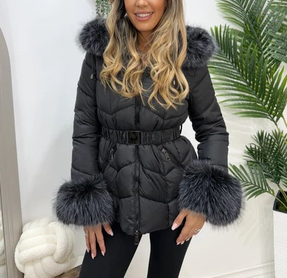 [Copy]Quilted down jacket with ultra faux fur hood and cuffs