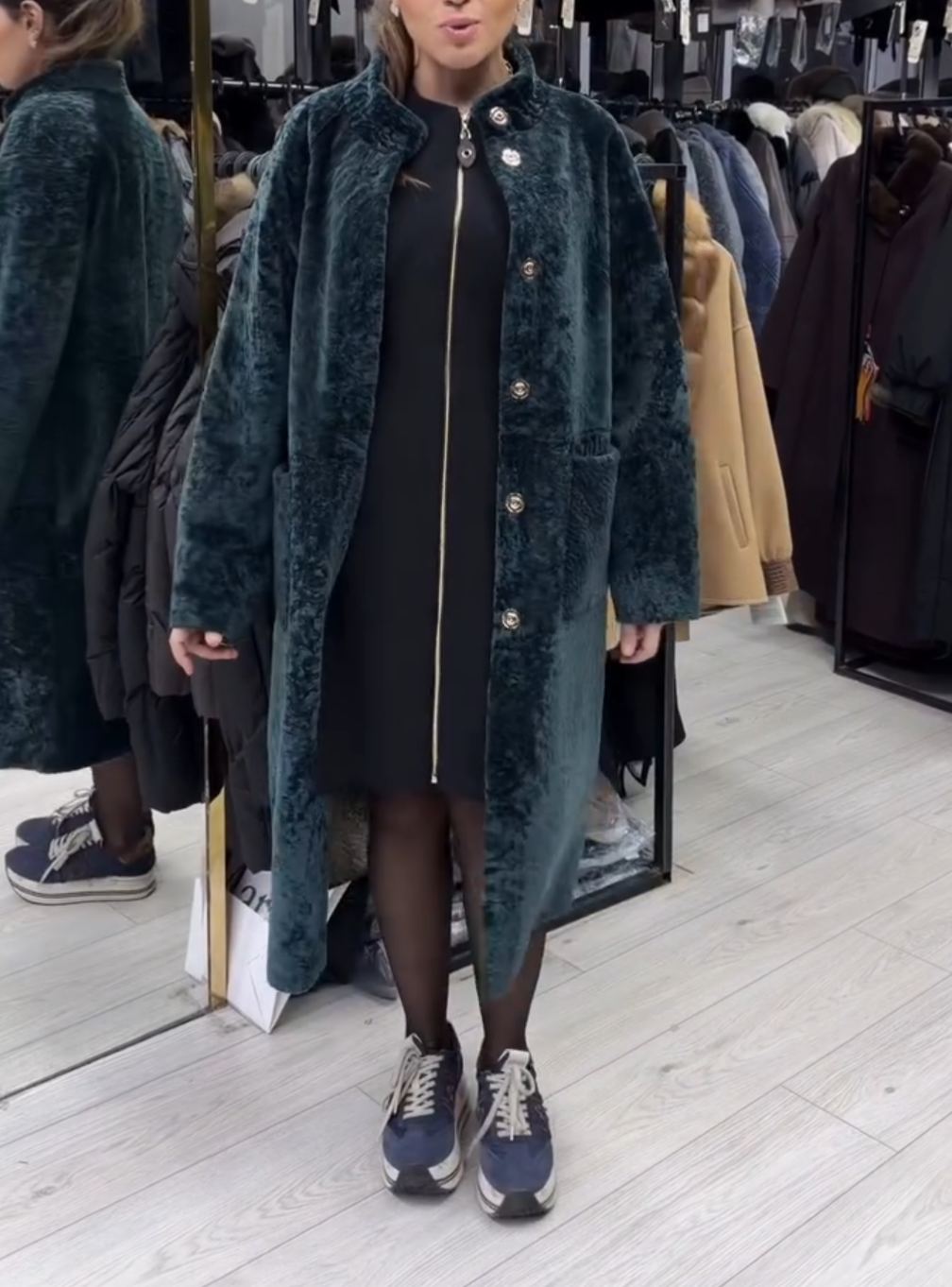 [Copy]Black Longline Trench-Style Puffer Coat with Faux Fur Collar & Snakeskin Detail