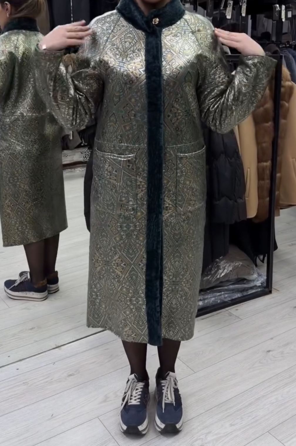 [Copy]Black Longline Trench-Style Puffer Coat with Faux Fur Collar & Snakeskin Detail