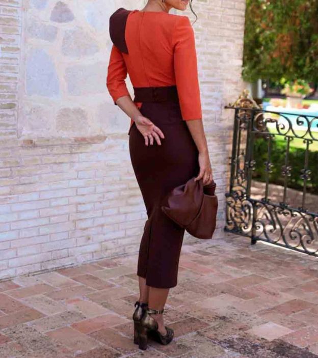 [Copy]Elegant Two-Piece Crop Top & Tiered Maxi Skirt Set – Black & Taupe Formal Wear