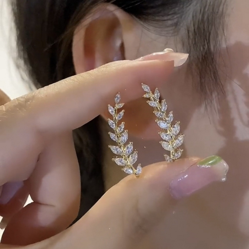 Light luxury zircon wheat ear one-piece earrings niche design super flash leaf earrings temperament versatile earrings