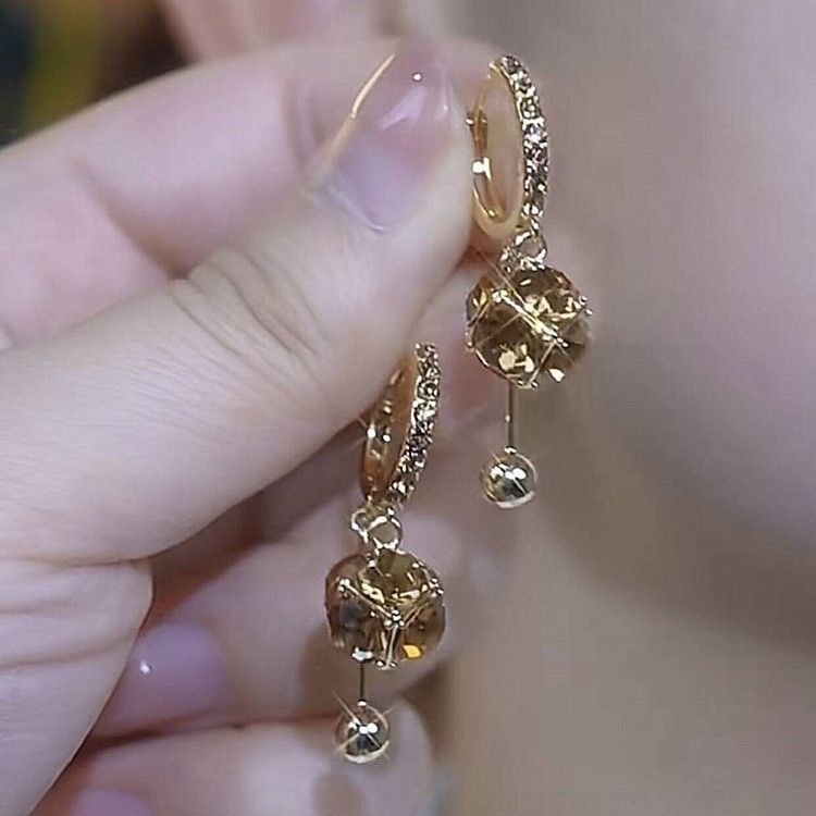 Shining and luxurious white diamond ball tassel earrings