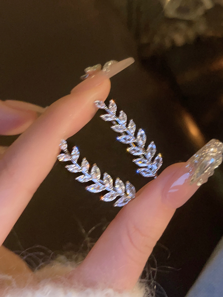 Light luxury zircon wheat ear one-piece earrings niche design super flash leaf earrings temperament versatile earrings