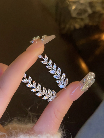 Light luxury zircon wheat ear one-piece earrings niche design super flash leaf earrings temperament versatile earrings