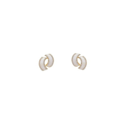 Fashionable geometric double C elegant earrings for women A pair